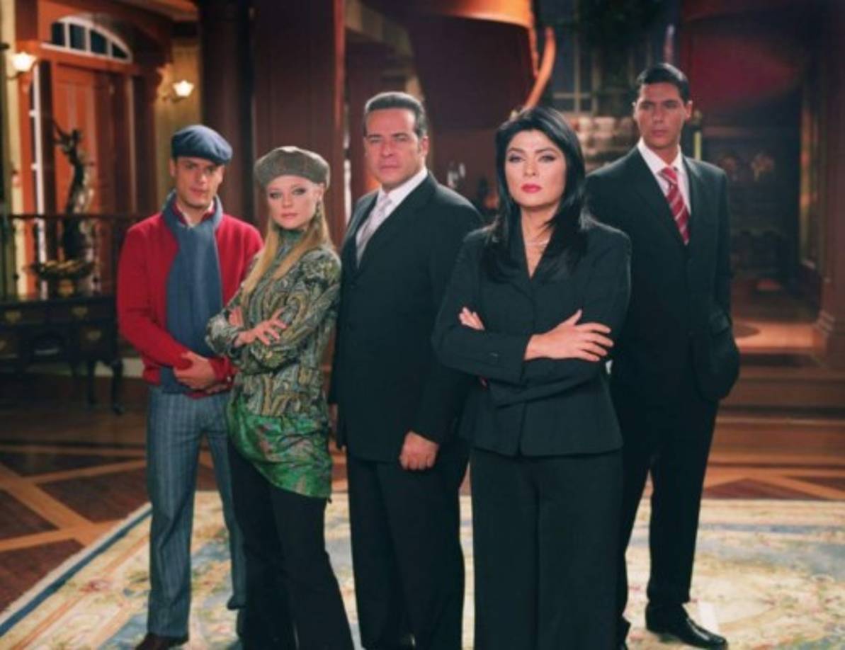 Otra que volverá a la pantalla será 'La madrastra' de 2005 producida por Salvador Mejía para Televisa y protagonizada por César Évora y Victoria Ruffo, quienes han sido una de las parejas favoritas en televisión del público. <br/><br/>Esta telenovela fue a su vez un remake de 'Vivir un poco' de 1985.<br/><br/>Aunque no se han confirmado elenco, algunos rumores indican que Évora y Ruffo podrían repetir sus roles en la nueva versión.<br/><br/><br/>