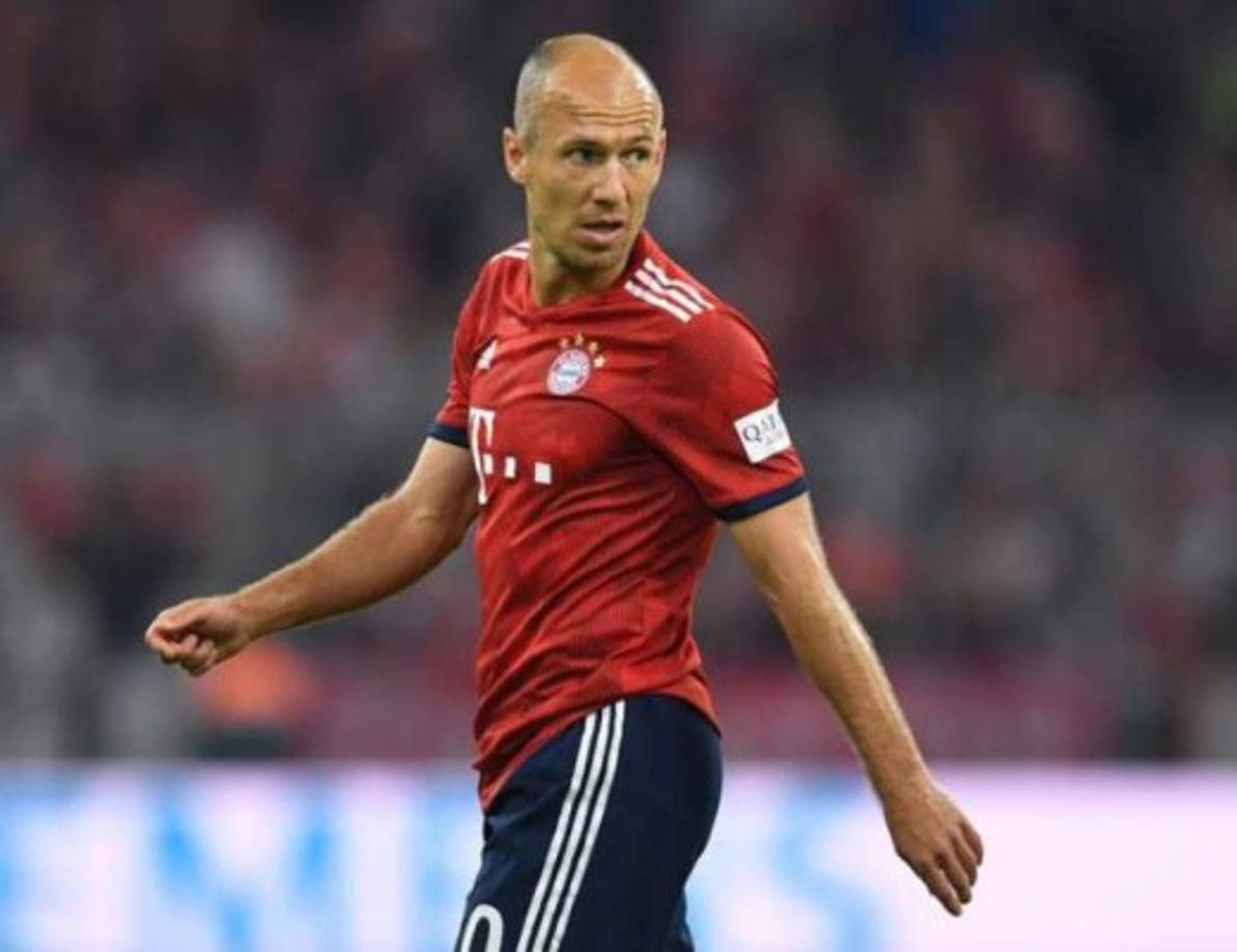 Aunque anunció de forma oficial que se retiraba, el holandés Arjen Robben no descartó del todo un posible regreso al fútbol. 'Nunca digas nunca. Quién sabe. Quizás en un par de meses me sienta extraño y lo eche de menos. Pero cuanto más tardes, más difícil es. No creo que haya muchas probabilidades', dijo.