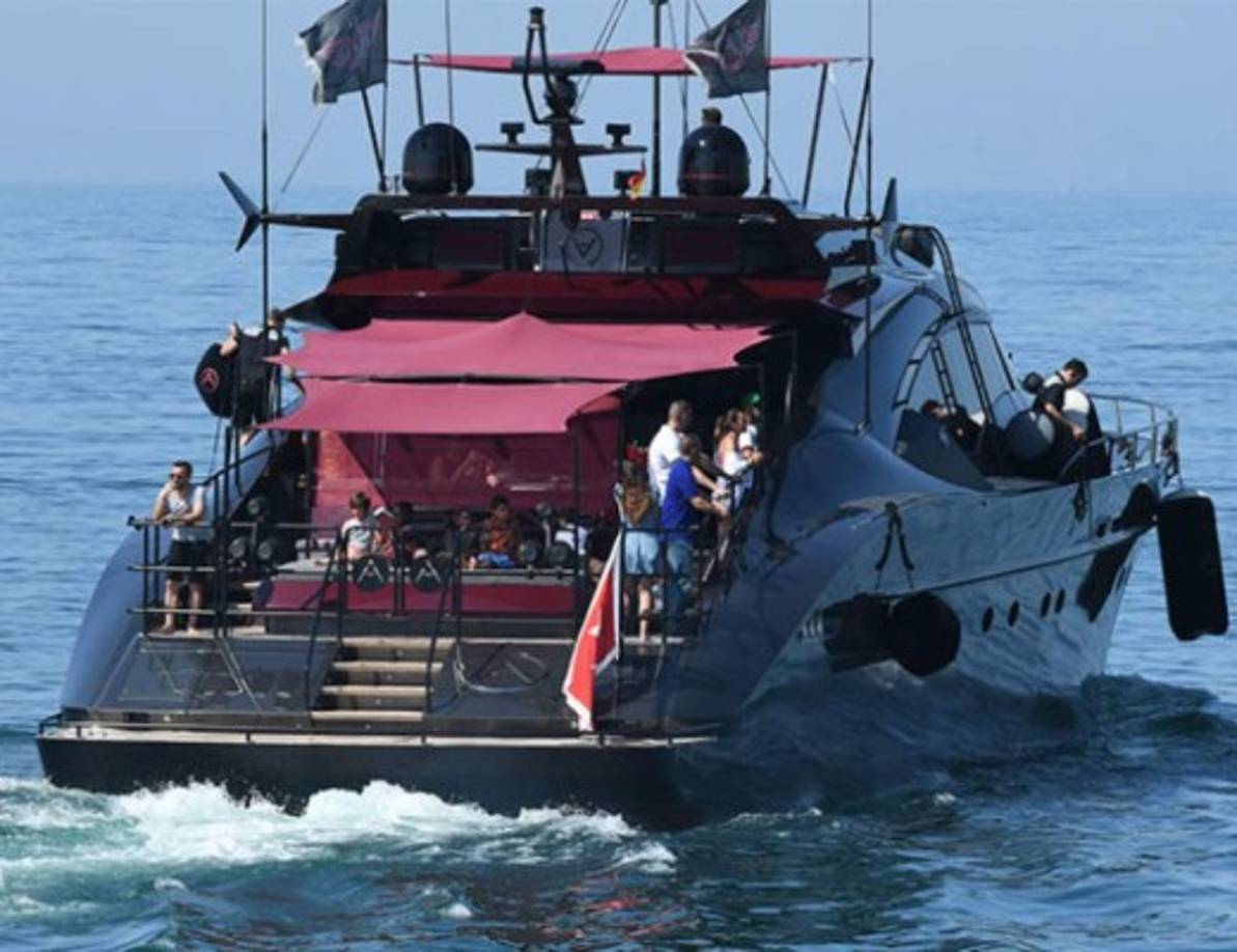 Cristiano y Georgina han disfrutado de unos días de vacaciones en Málaga antes de que dé comienzo el Mundial de Rusia, salieron a navegar en compañía de unos amigos. Foto de: Grosby Group