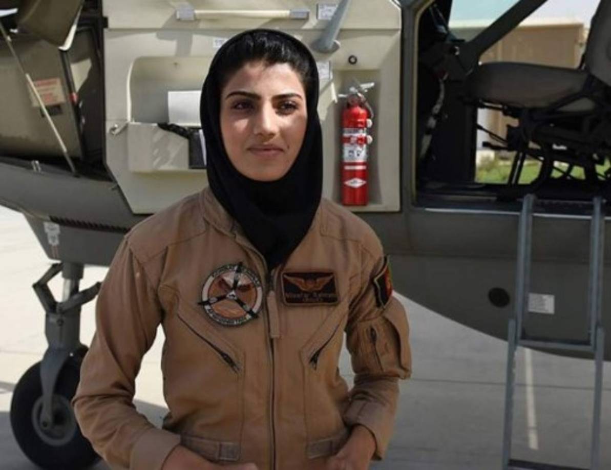 La ex soldado de la Fuerza Aérea afgana quiere continuar motivando a las mujeres en el país para que se metan en el campo de la aviación.