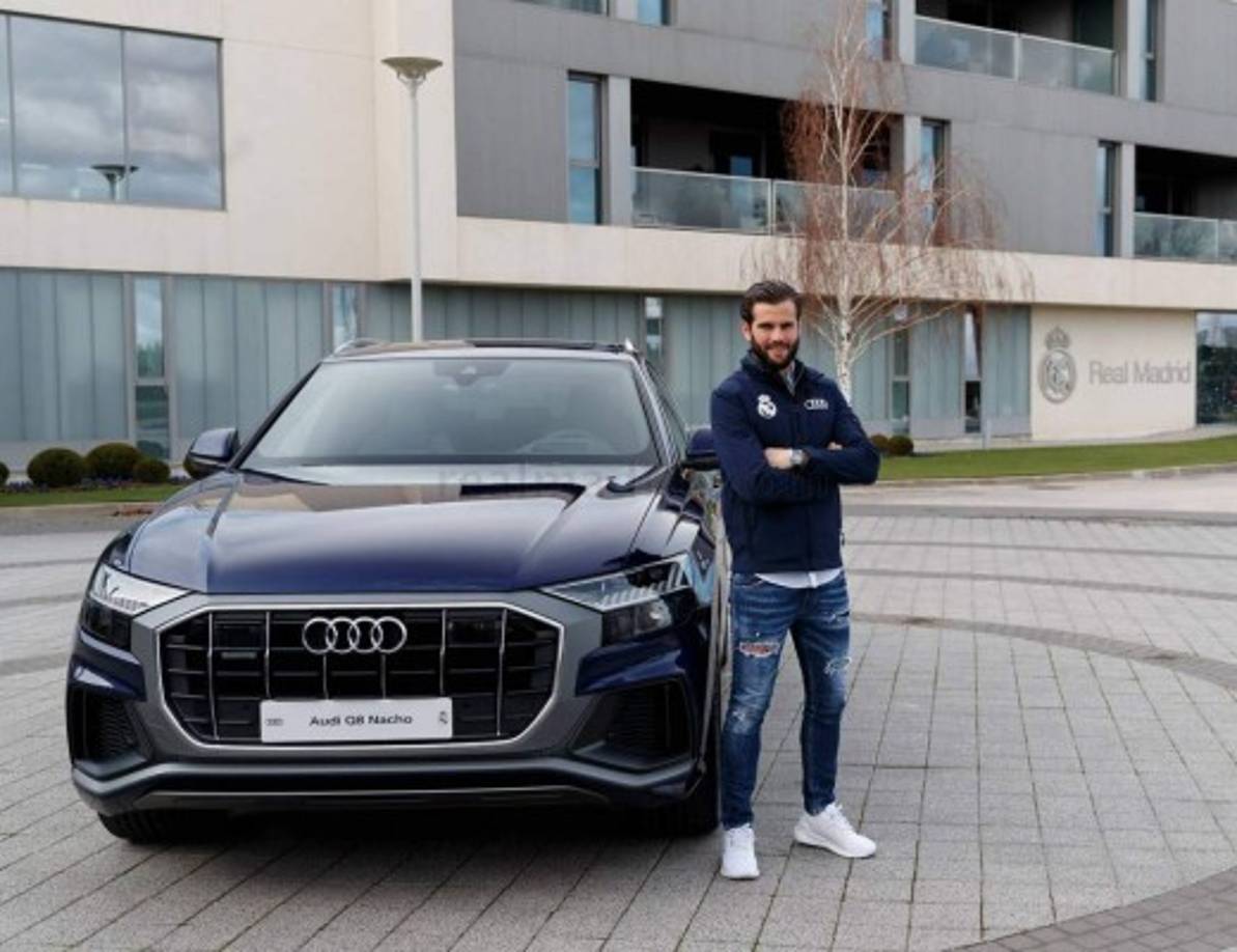 Nacho Fernández - El defensa español se ha decantado por un Audi Q8 50 TDI quattro tiptronic Azul Navarra y que tiene un precio de 86.130 euros.