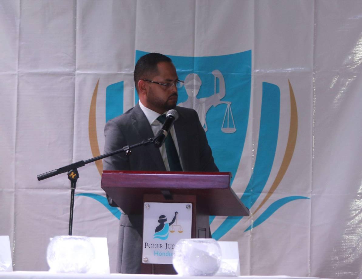 Pablo Emilio Reyes Theodore. Trabajó en la CSJ y en 2010 fundó el bufete jurídico ReyesTheodore, en donde se ha desempeñado como asesor laboral para el Estado y empresa privada.