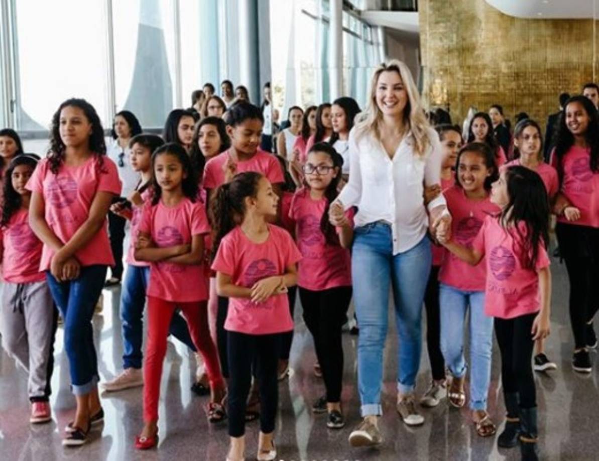 En 2009, estudió derecho en una universidad de Sao Paulo pero, según explicó a medios locales, no realizó el examen final por el nacimiento de su hijo, Michelzinho.<br/>