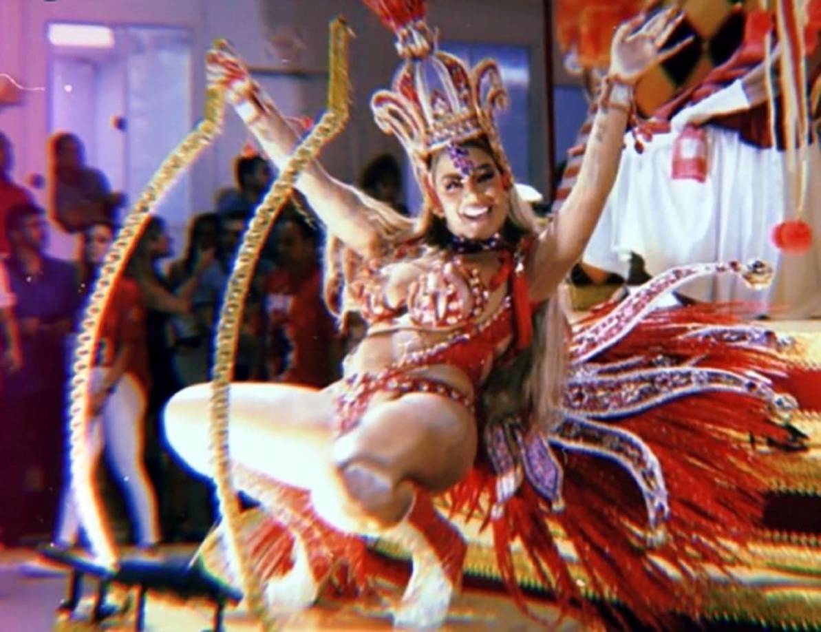 Los internautas señalaron una gran diferencia entre las fotos publicadas por la hermana de Neymar en su Instagram y las imágenes de ella desfilando en Marquês de Sapucaí, en el primer día del Grupo Especial en Río de Janeiro.