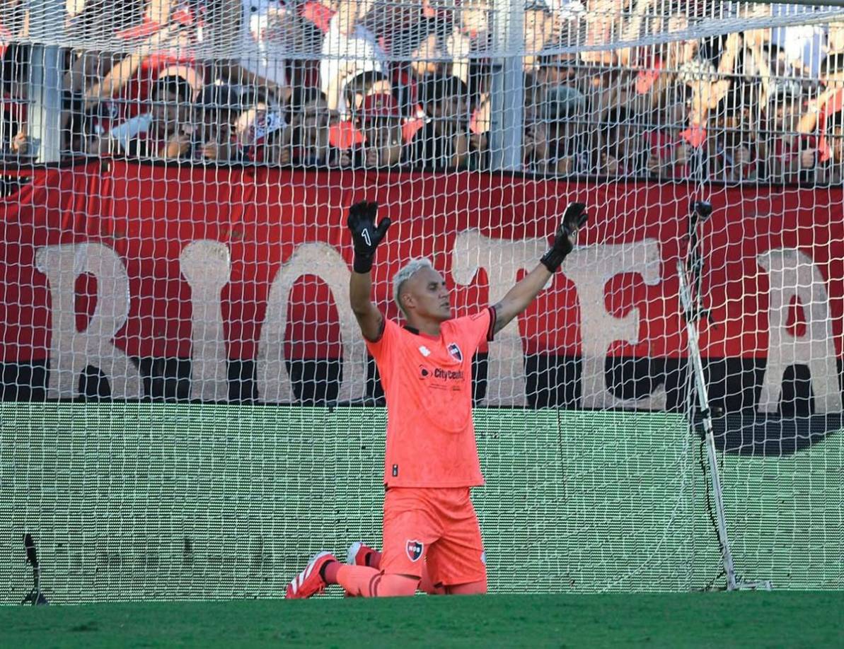 Ahora, después de mucho tiempo sin jugar, Keylor Navas volvió a las canchas para defender el equipo de Newell’s Old Boys, dejando su portería en cero.