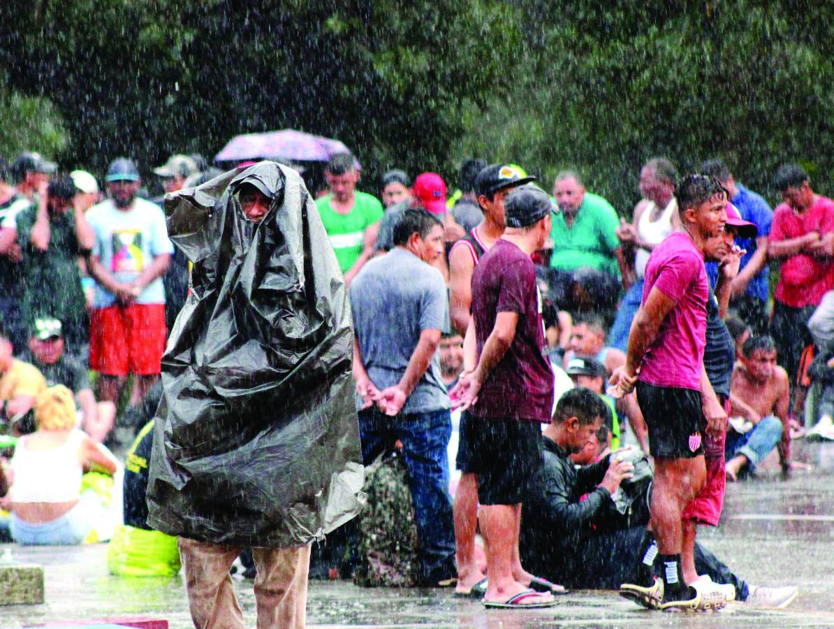 La crisis migratoria es uno de los obstáculos que el presidente Joe Biden enfrenta hacia la reelección en 2024, con constantes acusaciones de los republicanos e incluso de aliados de que ha fracasado en ese terreno. Biden pidió al Congreso $13,600 millones para reforzar la frontera con México.