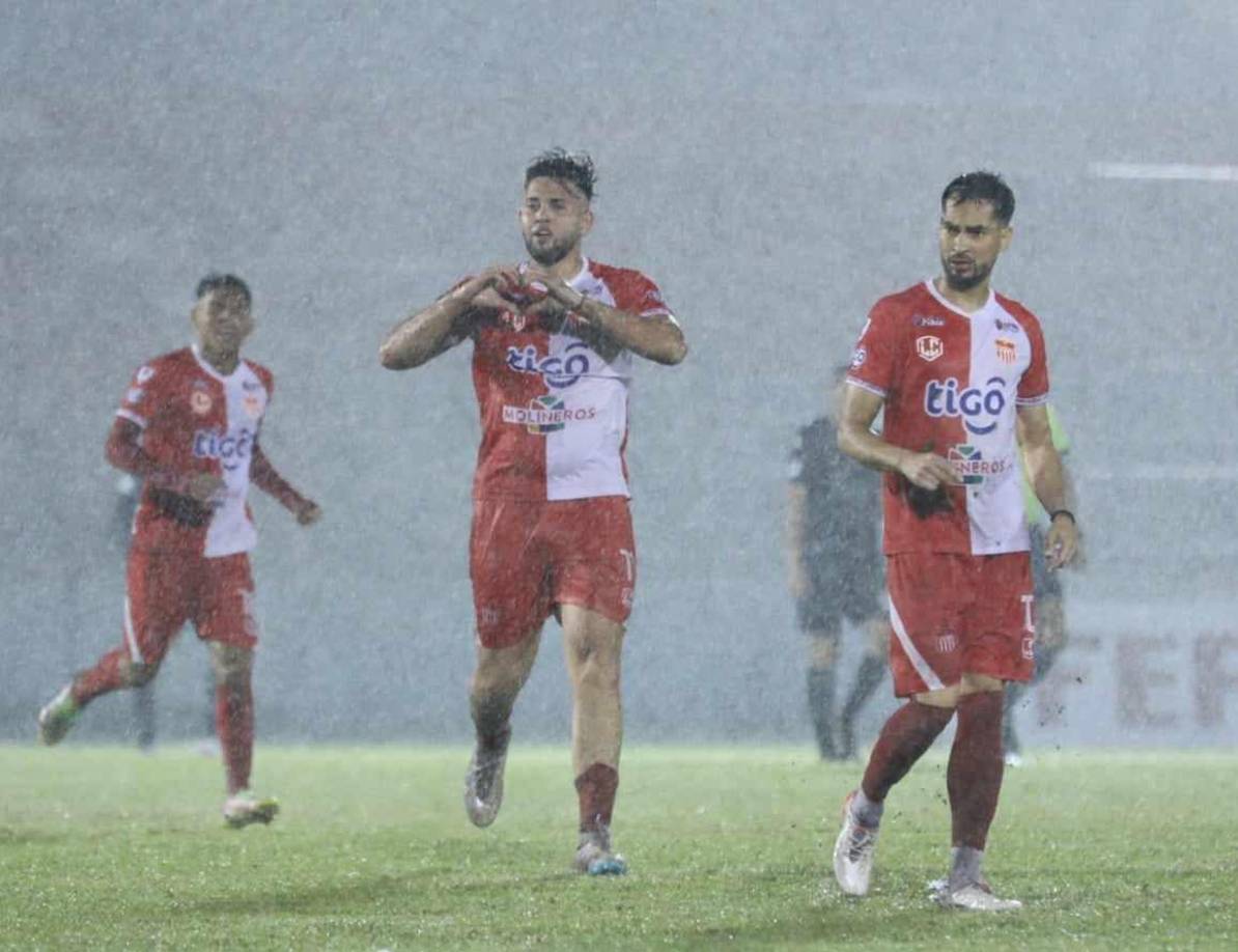 Sin embargo, Josué Villafranca descontó para los cocoteros tras un cabezazo, justo para vencer a Buba. 