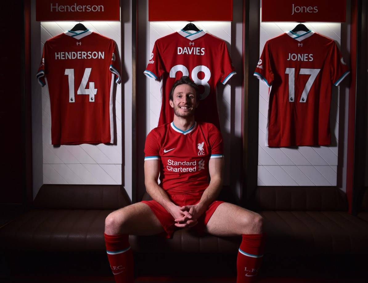 El Liverpool y el Rangers están ultimando detalles para el fichaje del defensor Ben Davies. El zaguero jugará en el cuadro escocés.