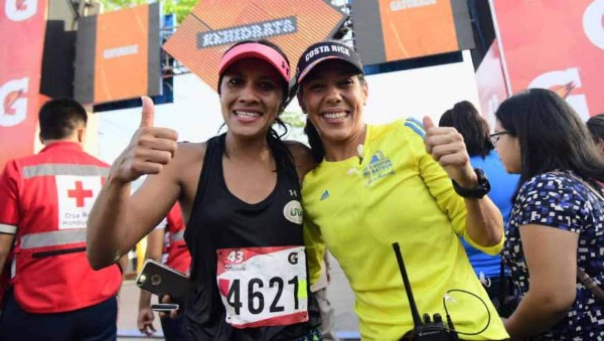 Las chicas lucieron sonriente en la carrera de atletismo más importante de Centroamérica.