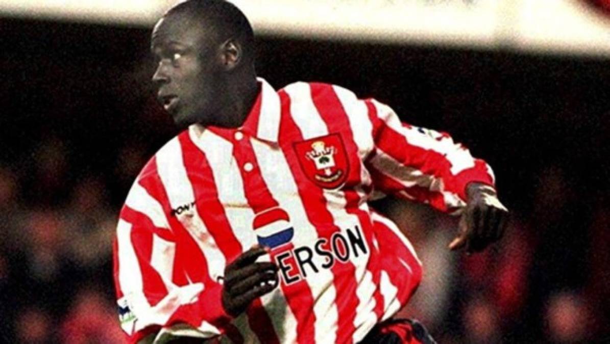 Ali Dia: Futbolista camerunés que solamente disputó un partido con el Southampton, es considerado el por fichaje en la historia de la Premier League de Inglaterra.