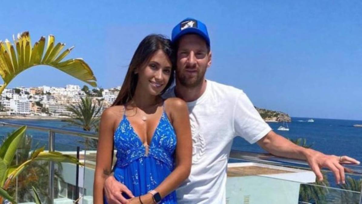 Lionel Messi y Antonela han compartido en sus redes sociales lo bien que la pasan en Ibiza.