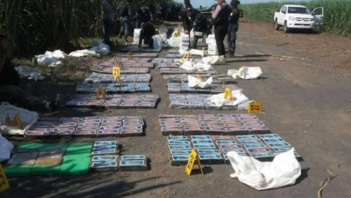 Paquetes con supuesta droga decomisada en finca de Escuintla. (Foto: Ejército de Guatemala).<br/>