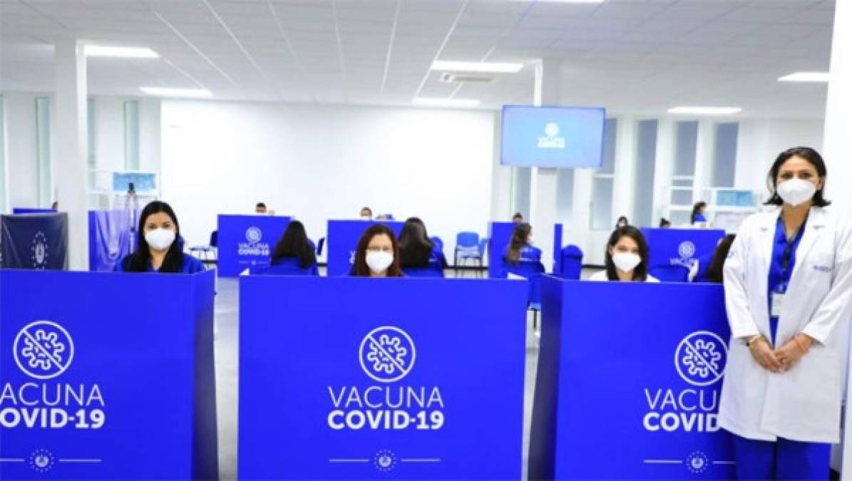 El presidente de El Salvador, Nayib Bukele, inauguró este lunes un centro de vacunación contra covid-19. El Salvador pretende vacuna a 10,000 personas a diario en el hospital. Desde febrero, este país centroamericano empezó a inocular a su población.