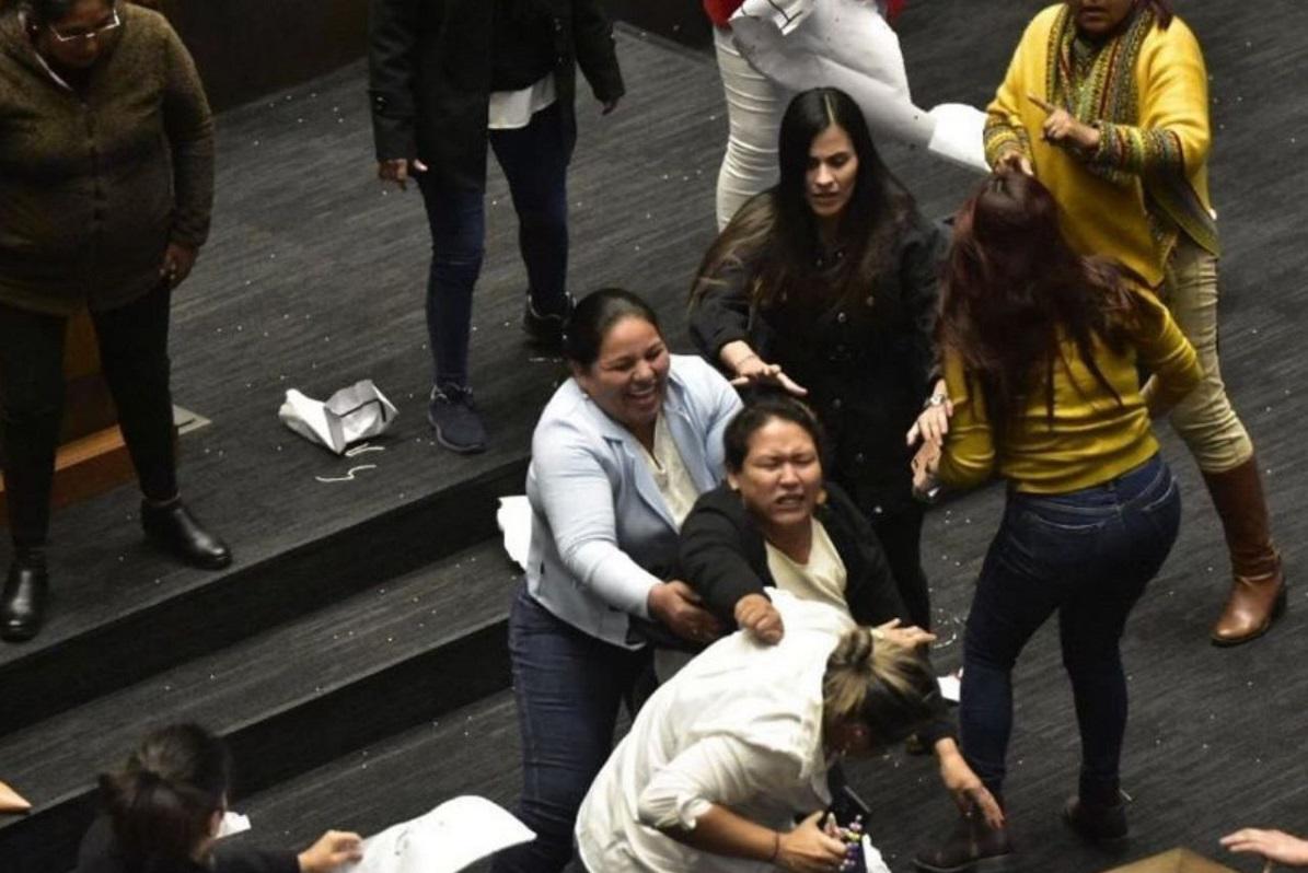 Congresistas se agreden a golpes en medio de sesión parlamentaria en La Paz