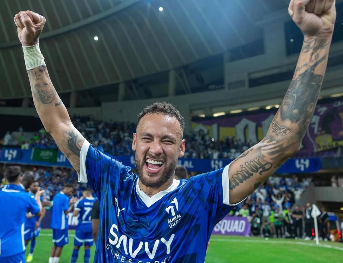 Nacido hace 32 años en Mogi da Cruzes, Neymar da Silva Santos Júnior juega actualmente para el club Al Hilal de la Liga Profesional Saudí.