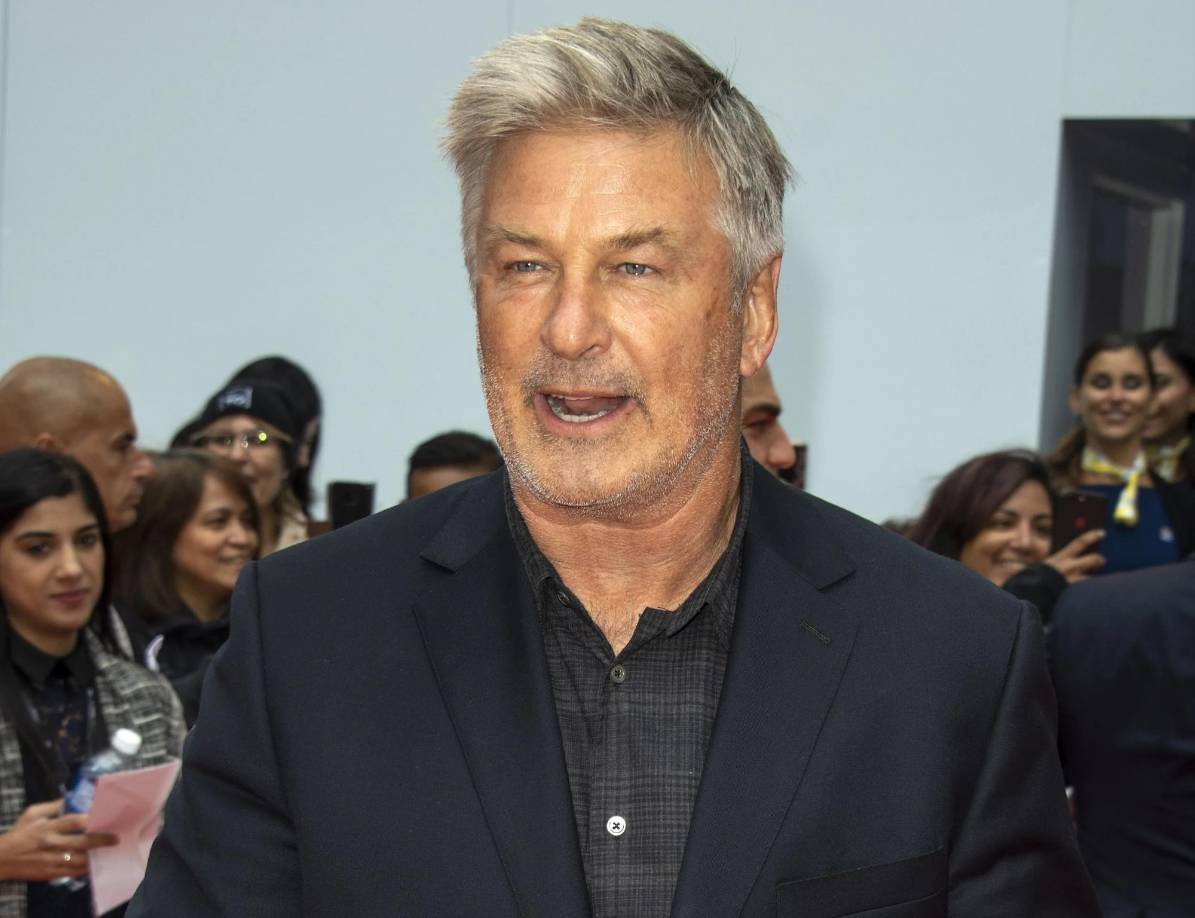 La fiscal a cargo del caso ‘Rust’, en el que Alec Baldwin fue acusado de homicidio involuntario por la muerte en el set de la directora de fotografía Halyna Hutchins, ha pedido revocar la decisión de la jueza de desestimar el cargo que afrontaba el actor.