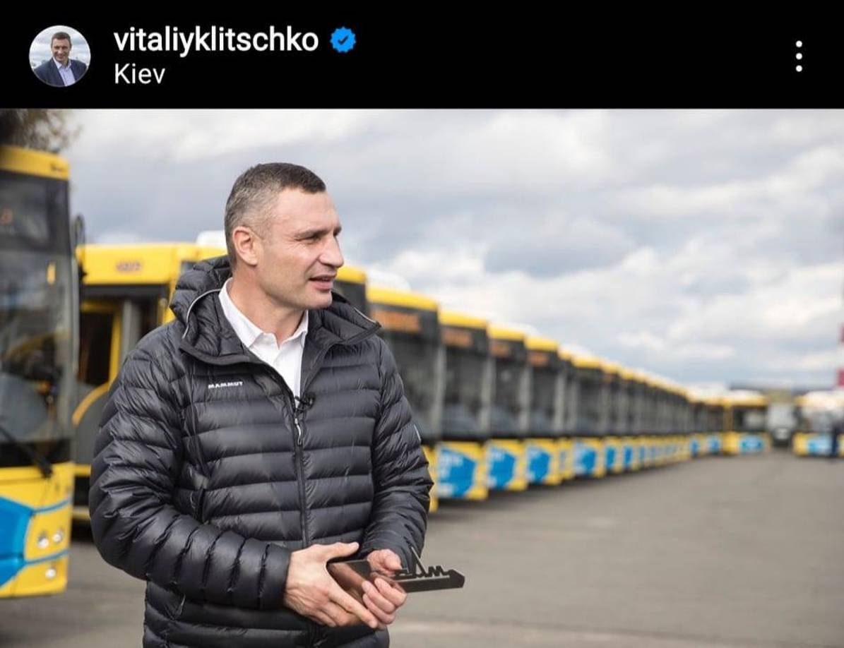Vitali Klitschko anunció en un video junto a su hermano menor que ambos miembros del Salón de la Fama del Boxeo Internacional planifican tomar armas de fuego para defender a su país Ucrania de la invasión rusa.