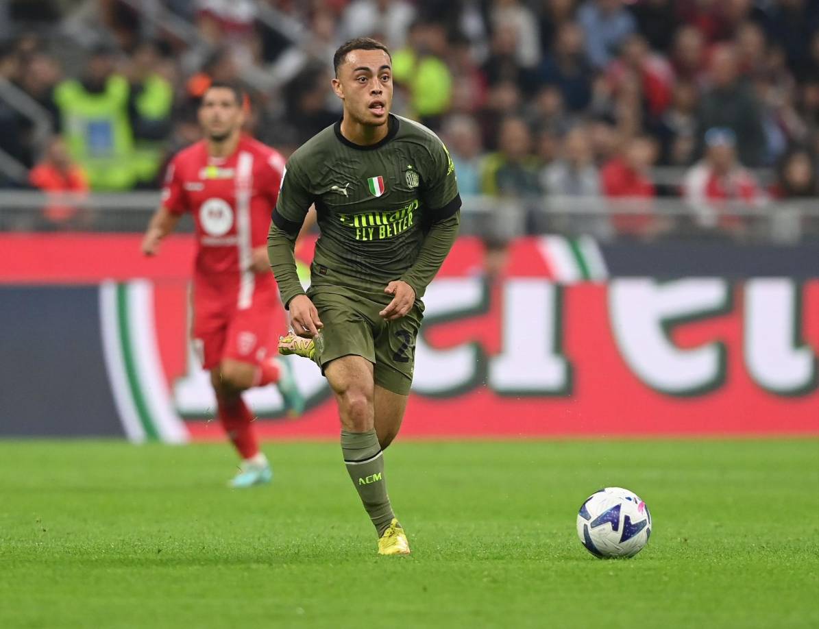 Sergiño Dest salió cedido al AC Milan durante una temporada en el pasado mercado de verano. El estadounidense, que no ha terminado de brillar en Italia, regresará al Barcelona en junio, pero no encaja en los esquemas de Xavi. El club blaugrana está escuchando ofertas para vender definitivamente.