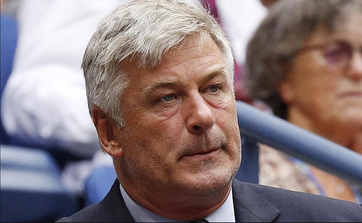 Critican a Alec Baldwin por celebrar Halloween tras tragedia en el set