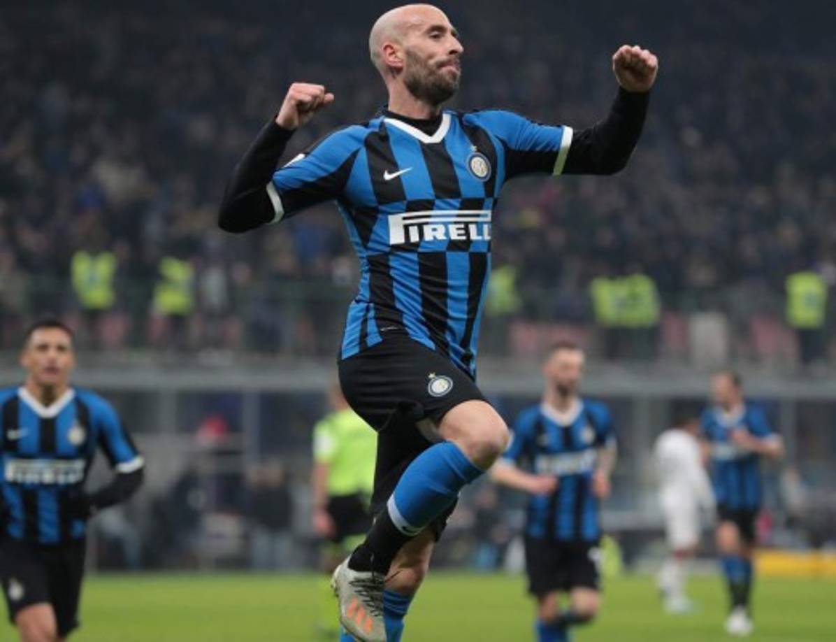 El centrocampista español Borja Valero no continuará en el Inter de Milán, así lo ha anunciado el propio jugador en su cuenta de Twitter, con un bonito mensaje de despedida: 'Ha sido un honor llevar estos colores. Gracias por todo'.<br/><br/>Valero dice adiós al Inter tras tres temporadas. A sus 35 años, podría volver a la Liga Española, donde suena para reforzar al Betis.