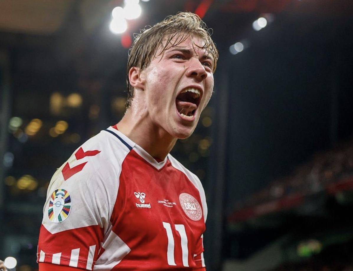 Según Fabrizio Romano, el Manchester United está preparando su oferta inicial por Rasmus Højlun. El precio de venta está alrededor de los 65-70 millones de euros. La Atalanta ya le dijo al United que no quieren jugadores en el acuerdo.