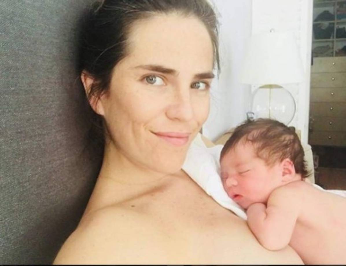 A través de su cuenta de Instagram, la actriz de la serie estadounidense How to get away with murder, dio a conocer la noticia de la llegada de Gianna.<br/> <br/>Karla se casó en 2014 con Marshall Trenckmann, un empresario estadounidense.