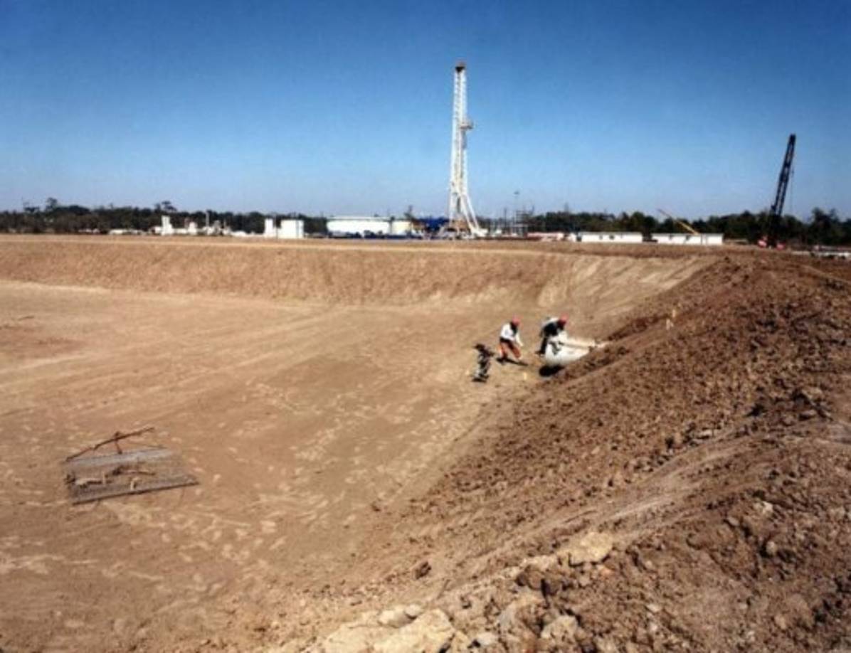 El petróleo se almacena en cúpulas de sal, que es impermeable al crudo. Así que ambas sustancias no se mezclan, y tampoco se crean fisuras, por lo que son un almacén perfecto, según autoridades estadounidenses.