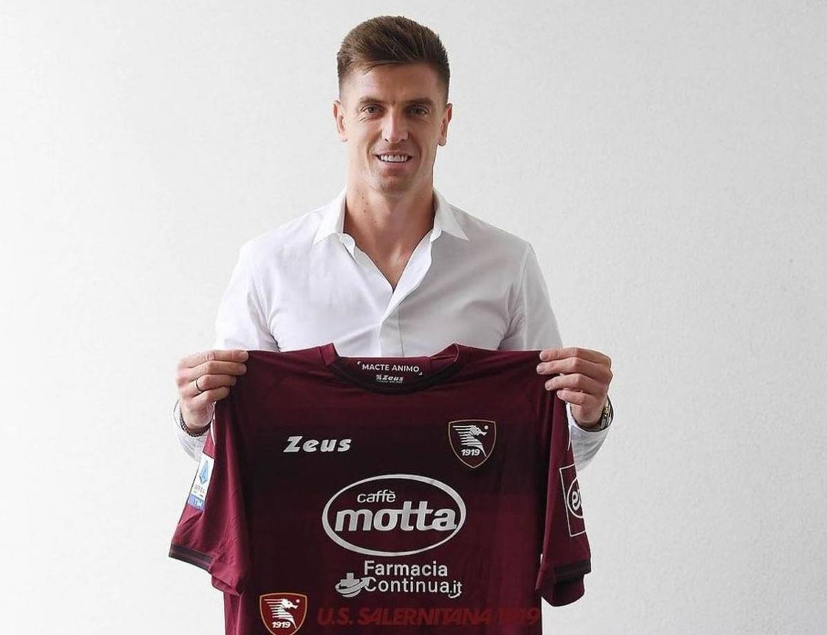 El delantero polaco Krzysztof Piatek llega cedido al Salernitana, procedente del Hertha Berlín. Tras Genova, Milan y Fiorentina, la Salernitana será el cuarto equipo italiano de su carrera deportiva. Se incorpora cedido con opción de compra a final de temporada.