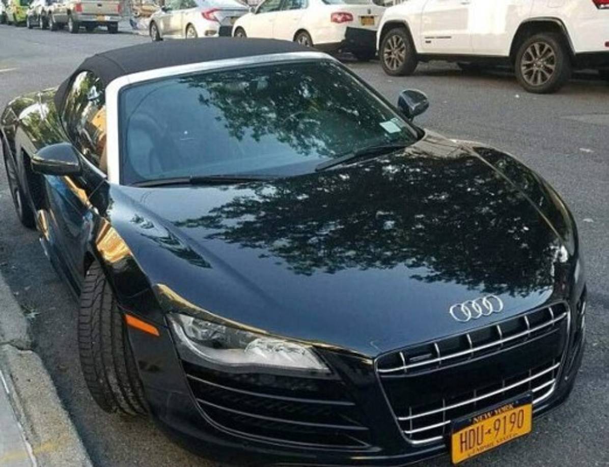 La flota de los autos decomisados incluyen un Lamborghini Hurácan, un Rolls Royce Ghost, un Bentley, un Audi R8 Spyder, dos Mercedes CLS63, un Range Rover Sport y un BMW M4, valorados en un millón de dólares.