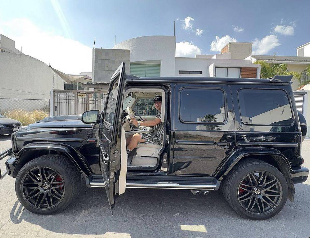 La comunidad de Querétaro está conmocionada ante la violencia y el número de víctimas. "La Flaka" era conocido en redes sociales por mostrar una vida de lujos, incluyendo viajes en avionetas, vehículos de alta gama y celebraciones con champagne. 