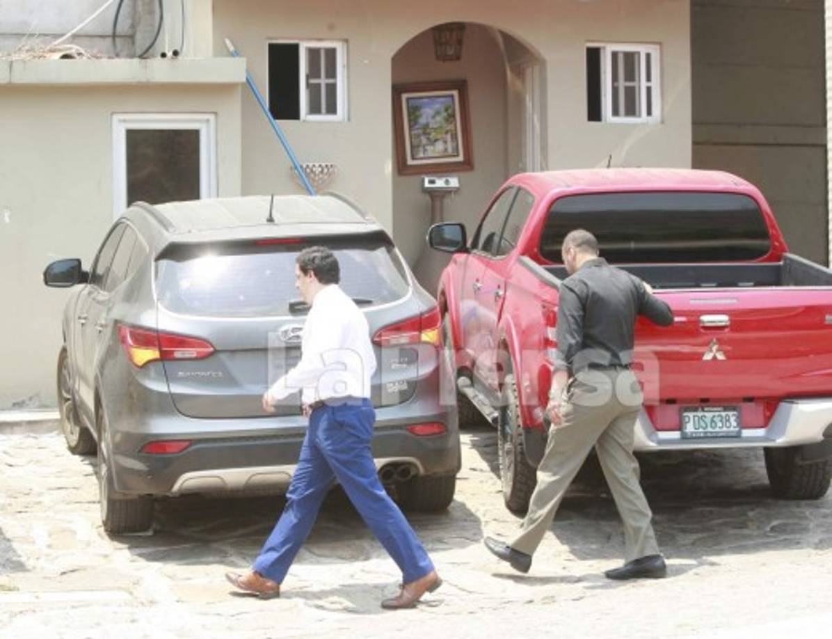 Lobo dijo que recogió su banda presidencial y aseguró que la llevará consigo 'toda su vida'.