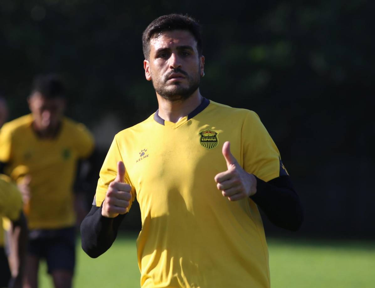 Según el periodista Fredy Nuila, el Real España recibió una oferta por Ramiro Rocca procedente del Alajuelense de Costa Rica.