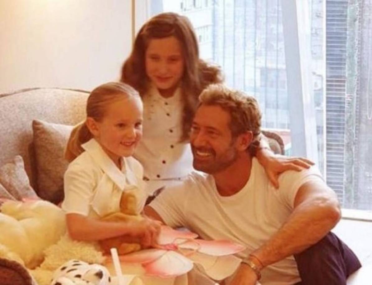 Incluso confesó que ahora que no vive con ellas disfruta más el tiempo que puede verlas, ya que por su trabajo es complicado a veces convivir con las niñas. <br/><br/>'Siempre he tenido mucho trabajo y si estuviera con ellas todos los días, no las vería, porque llego en la noche y están dormidas, ahora eso ha cambiado. Ahora el tiempo es de calidad, tal vez antes no valorabas todo eso, ahora cuando estamos juntos casi no se ve el celular, valoramos más el tiempo juntos platicando y es tiempo de calidad', comentó. <br/>