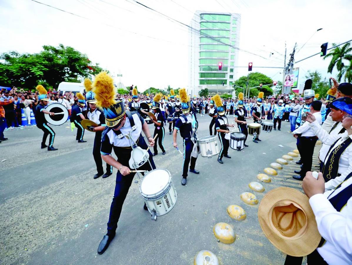 Estudiantes pintaron de arte y civismo la avenida circunvalación