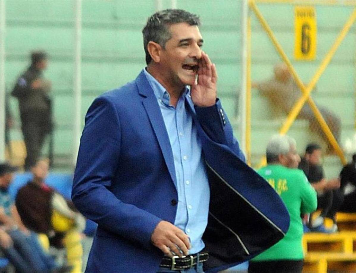 Diego Vázquez: Según el periodista Yanuario Paz, quien es amigo del entrenador argentino, Diego podría ser opción para llegar al banquillo del Victoria para la próxima campaña.