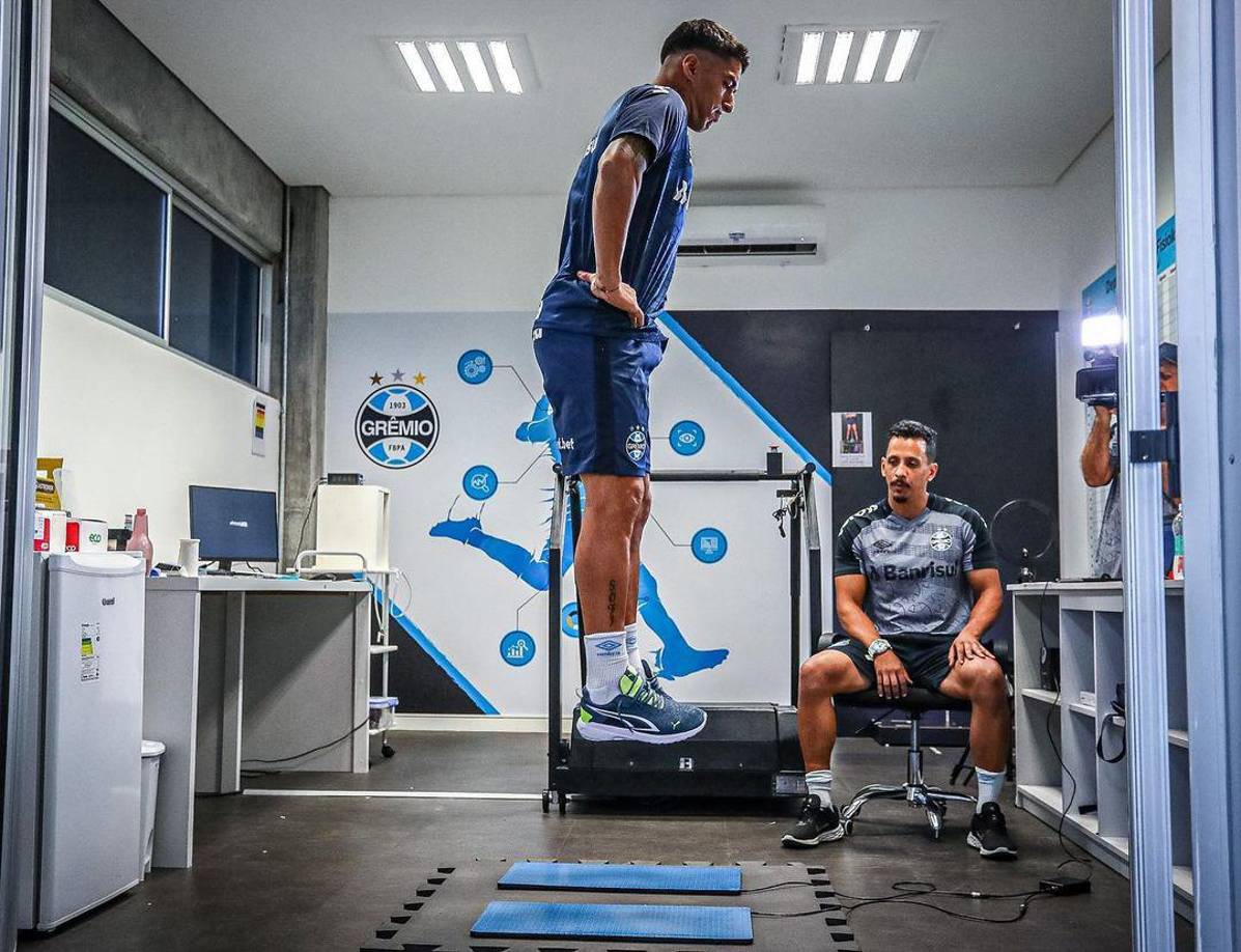 También habló sobre los problemas que sufre en su rodilla, contó que trabaja dos horas por día en la camilla y aseguró que padece un desgaste en el cartílago interno, así como también un problema que no le permite extenderla al 100 %.