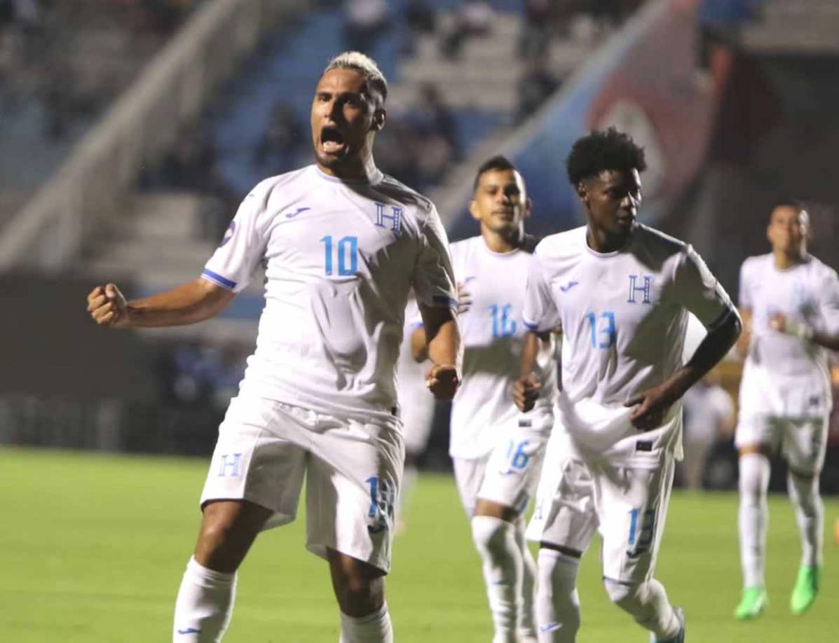 El eufórico grito de Alex López tras marcar su golazo que abrió el marcador para la Selección de Honduras.