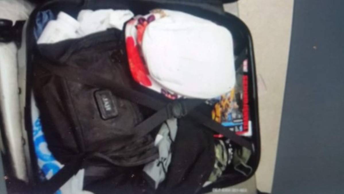 Parte del equipaje decomisado a Tony Hernández el día de su arresto en Miami. Su mochila tiene la etiqueta 'JAH', supuestamente sus iniciales Juan Antonio Hernández.