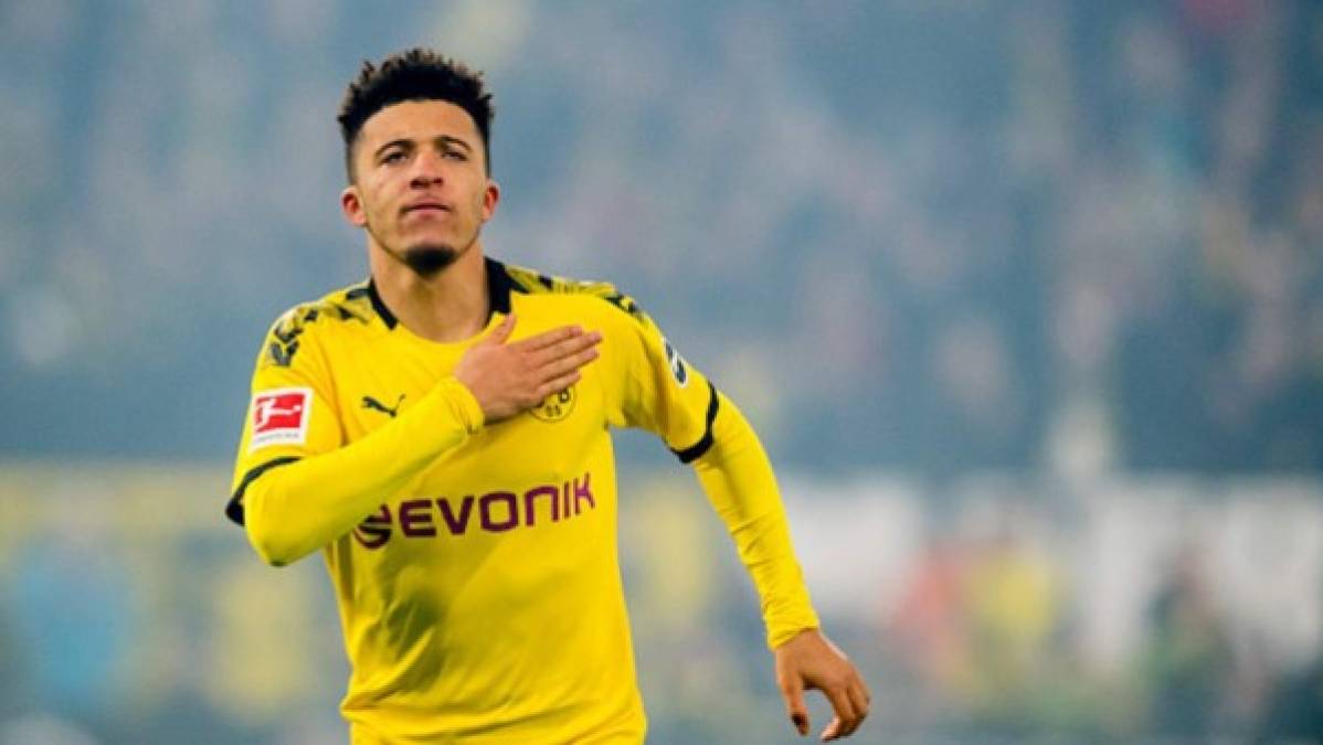 El Borussia Dortmund propone un tremendo aumento salarial a su estrella Jadon Sancho. Según Bild, el club alemán sigue intentando convencer al inglés de permanecer en la Bundesliga y habría puesto sobre la mesa un salario de 10 millones de euros, por los 6 que cobra actualmente. <br/><br/>De este modo se equipararía a los mejores pagados del equipo como Hummels y Reus y se convertiría en el joven de 20 años mejor pagado de la historia. El Manchester United sigue siendo el mejor colocado por contratar al jugador pero debe abonar el desembolso de 110 millones de euros antes del lunes como fecha tope.