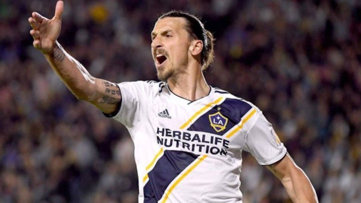 Cuando todo parecía indicar que Zlatan Ibrahimovic firmaría por el AC Milan en enero, los italianos han dado un giro a la operación y habrían frenado el fichaje del crack sueco, según Corriere dello Sport. Su edad (37 años) y su condición física no habrían convencido a la directiva de los 'rossoneri' y además creen que frenaría la proyección de Cutrone. Ibra, por su parte, parece que podría haber alimentado la situación con el fin de percibir un aumento de salario de los Galaxy.