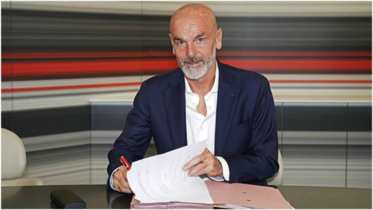 El AC Milan anunció de forma oficial, minutos después del triunfo liguero por 2-1 contra el Sassuolo que certificó la clasificación para la próxima Europa League, que el técnico Stefano Pioli prolongó su contrato hasta 2022.<br/><br/>'AC Milan anuncia que ha alcanzado un acuerdo con Stefano Pioli para la extensión de dos años de su contrato como entrenador del primer equipo, que por lo tanto expirará a finales de junio de 2022', se lee en la nota oficial facilitada por el club milanés.