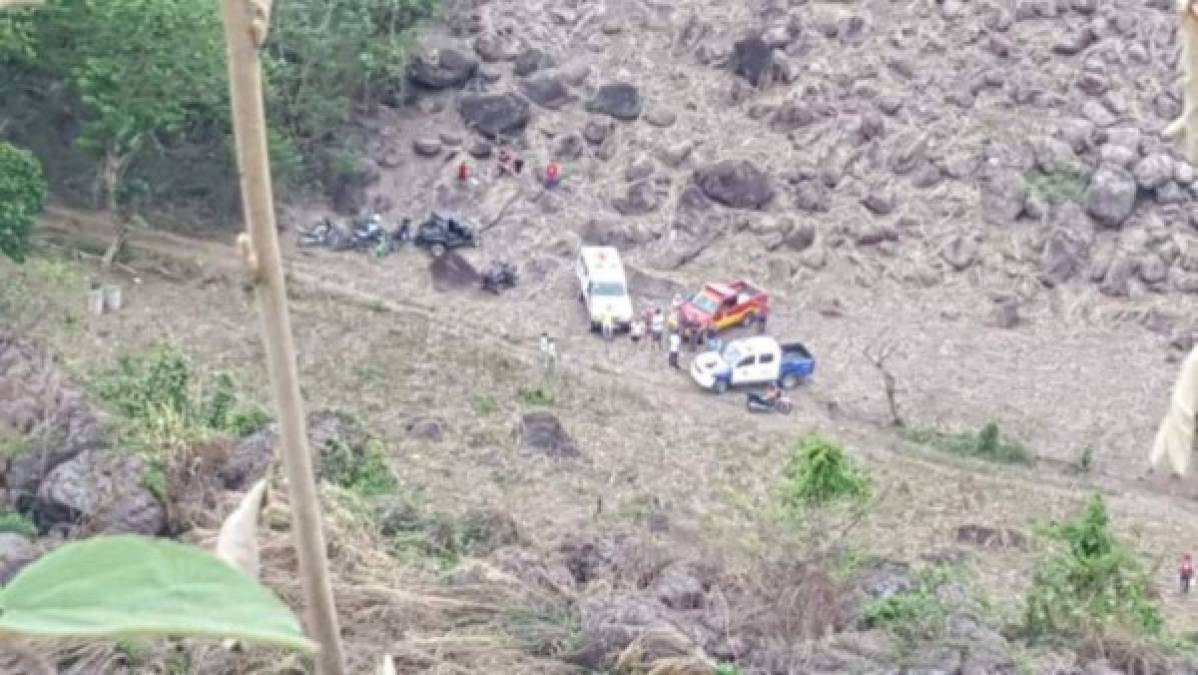 El novio expresó: 'Fuimos a tomarnos unas fotos allí porque se mira el atardecer, es un lugar bonito y alto. De la nada ella saltó de una piedra a otra, tropezó y no pude hacer nada sinceramente'.<br/>