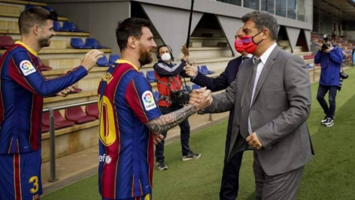 Joan Laporta fue preguntado por la renovación de Lionel Messi y el presidente culé recordó que el argentino “siempre ha dicho que quiere continuar en el Barça”. “Estamos progresando en las negociaciones que comporta un contrato de esta índole. Queremos que Leo siga y es un sueño que queremos hacer realidad, que continúe mucho tiempo con nosotros y que comparte equipo con jugadores de enorme talento, respetando siempre a los jugadores”, comentó.