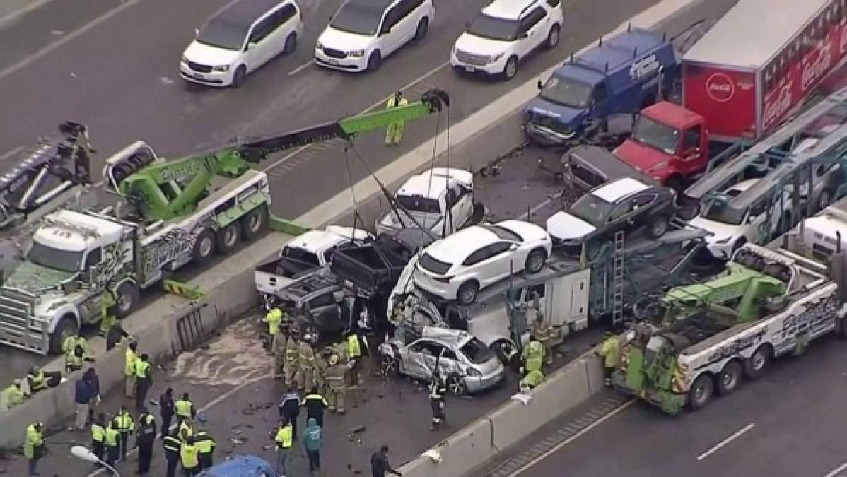 Impactantes imágenes del gigantesco accidente en una autopista congelada de Texas