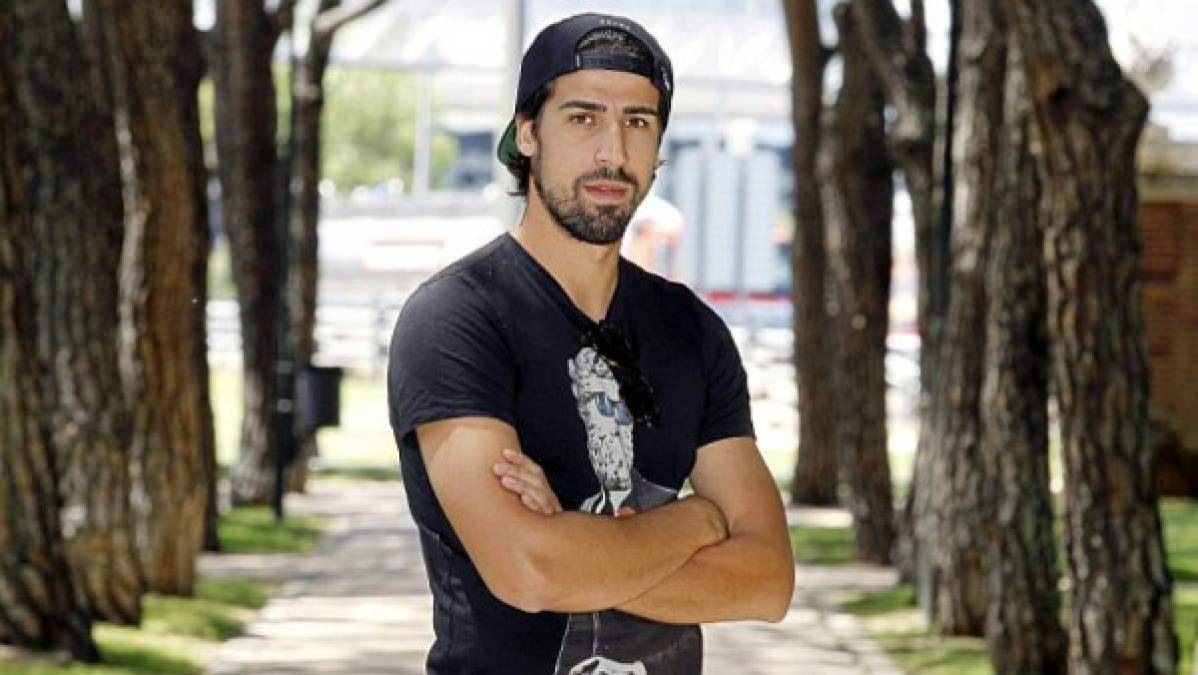 Sami Khedira: Medios italianos señalan que el centrocampista alemán habría rechazado varias propuestas de resolución de su contrato en la Juventus. El ex madridista no entra en los planes del club 'bianconero', pero el jugador al parecer se resiste a sair del equipo.<br/>