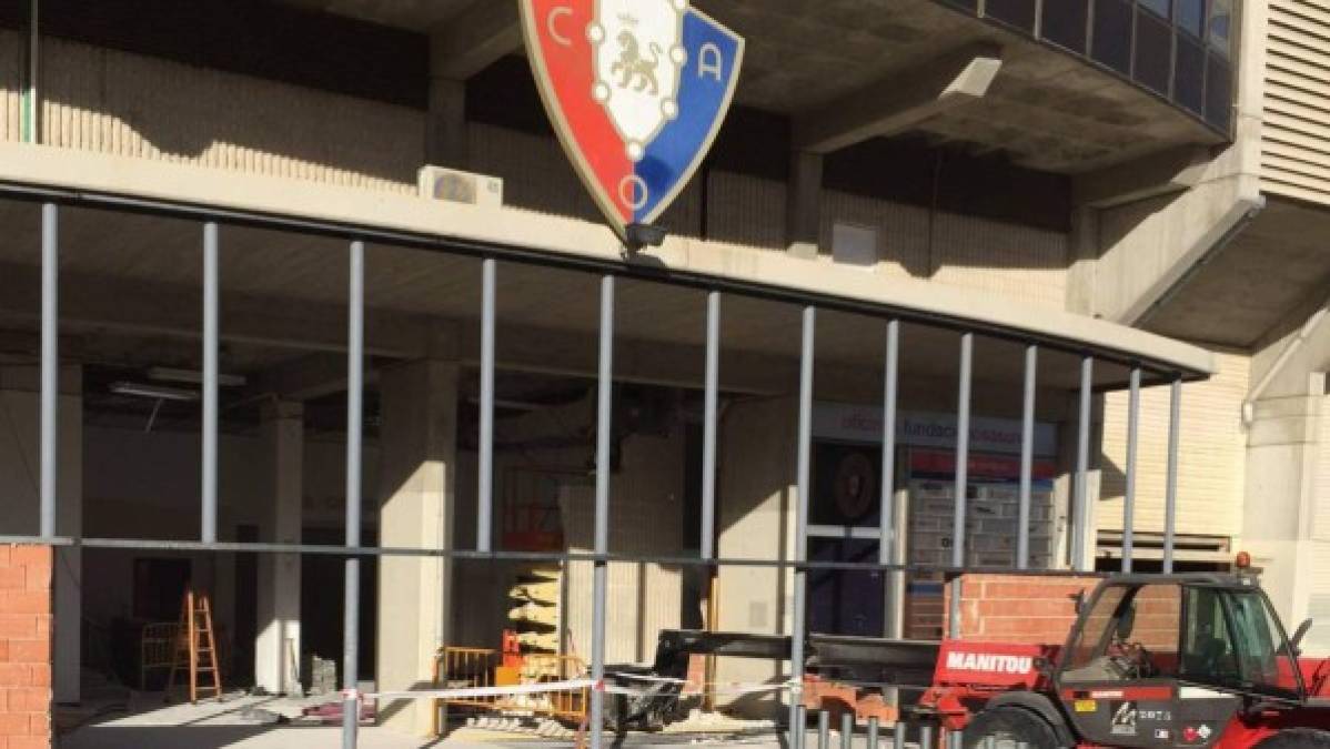 Estadio El Sadar - Durante la remodelación de la casa del Osasuna en 2019 apareció ¡una caja fuerte! tras derrumbar una de las paredes para sustituilar por unas escaleras. Aseguran que habían 3.400 euros: nadie estaba al tanto.