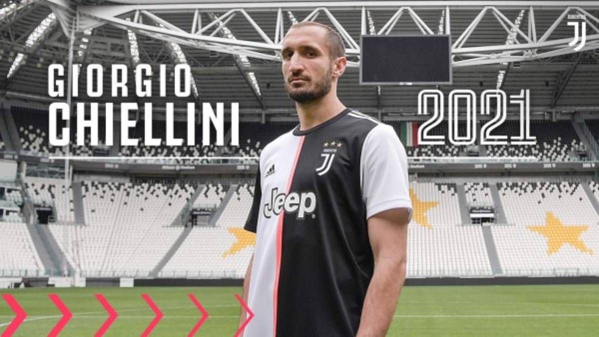 La Juventus también hizo oficial la renovación del contrato del defensa italiano Giorgio Chiellini (35 años) por una temporada más, hasta el 30 de junio de 2021. El central afrontará la decimosexta temporada consecutiva desde que llegó procedente de la Fiorentina en 2005.