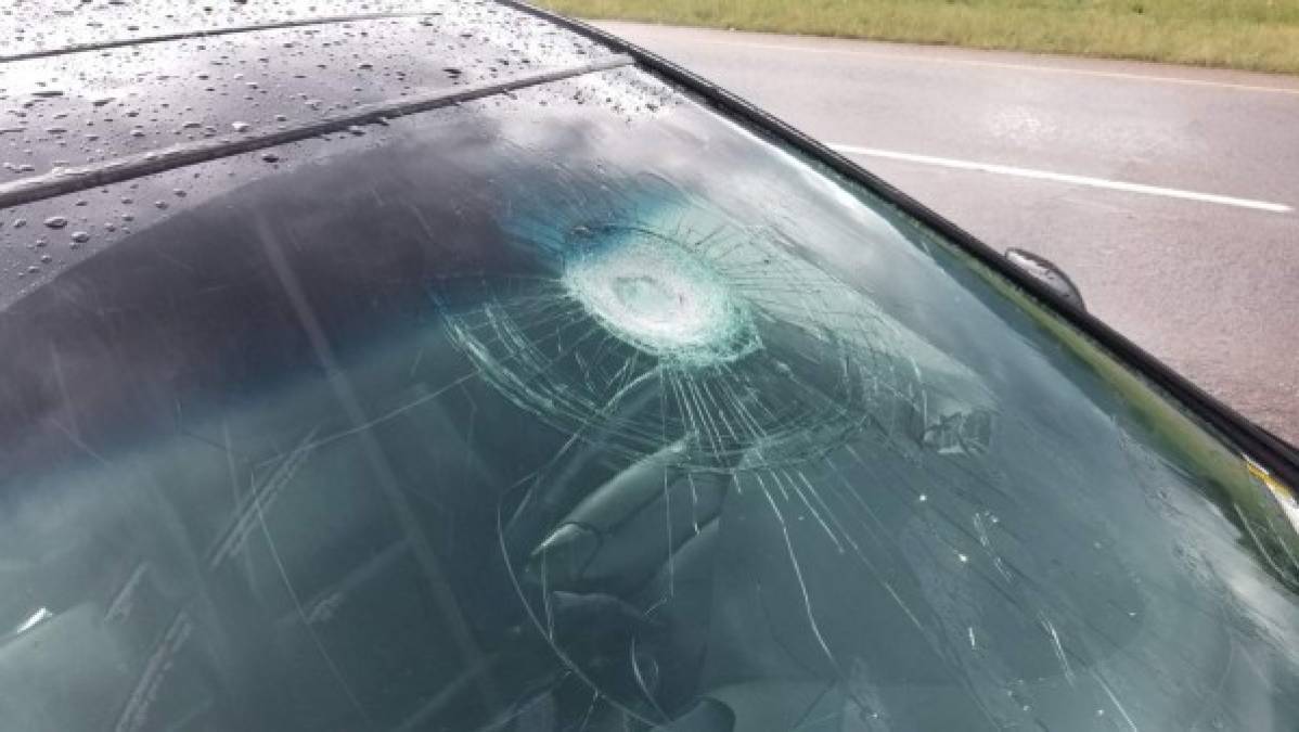 Residentes de Denver compartieron imágenes de los daños en sus autos tras la fuerte tormenta.