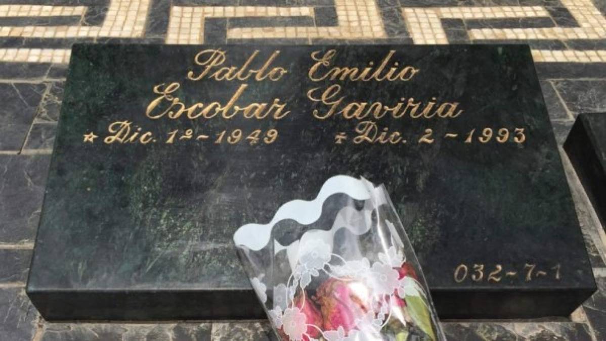 Pese a que la incógnita sobre la muerte de Escobar persiste en Colombia, las autoridades respiran con alivio tras el 26 aniversario del fin de una era de terror y dominio por el narcotráfico.