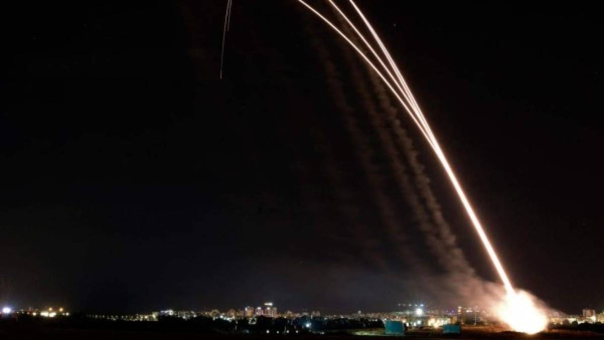 Las explosiones se escucharon en múltiples lugares en Gaza alrededor de las 01:00 (hora local).